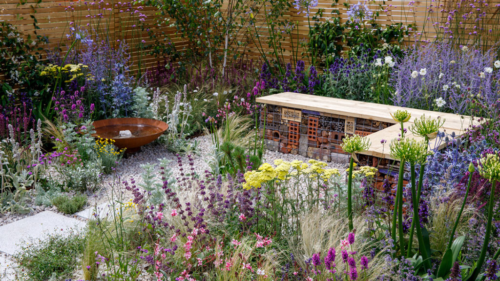 Cómo crear un jardín en espacios reducidos y grietas