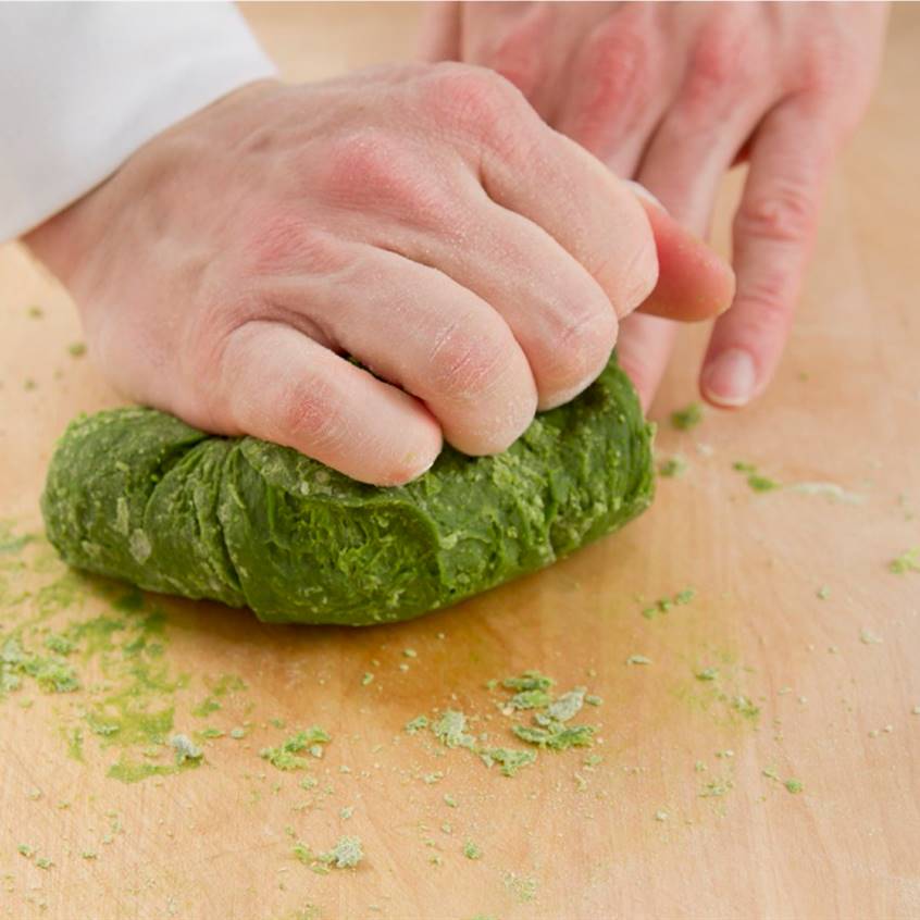 Cómo se pueden hacer tintes naturales con espinaca