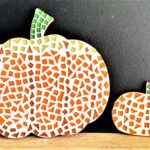 Cuál es el proceso para crear un mosaico en una calabaza