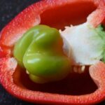 Por qué un pimiento puede desarrollarse dentro de otro