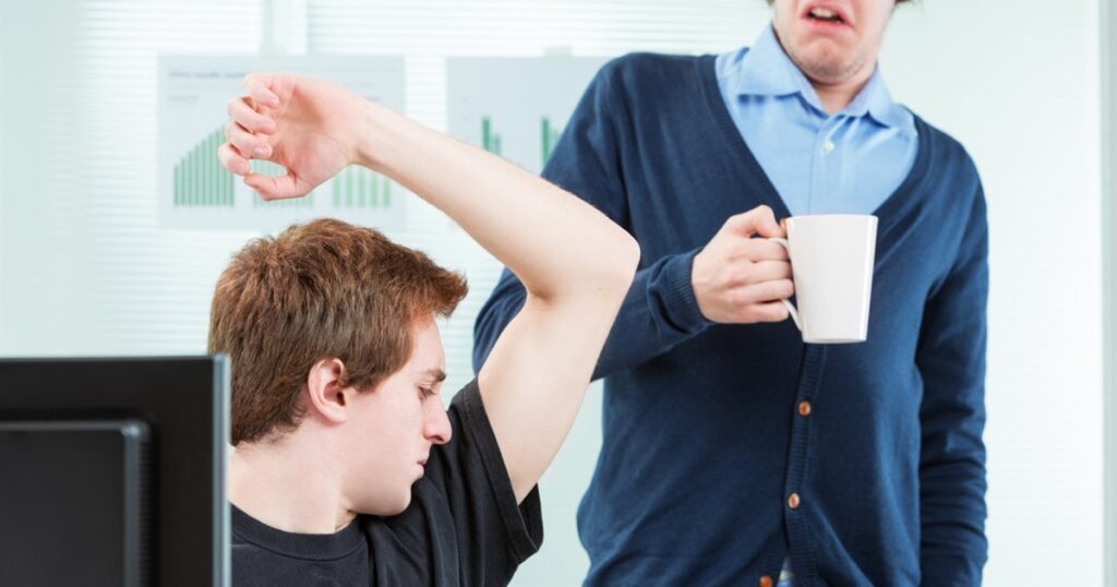 Qué causa el mal olor producido por la glicina