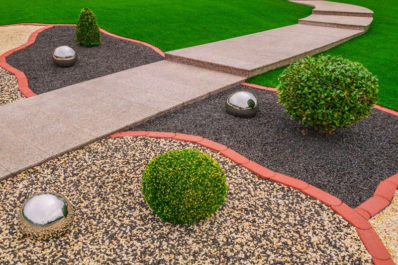Transformar césped en gravilla para jardín de bajo mantenimiento