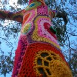 Yarn Bombing Trees: Es una buena idea tejer en los árboles